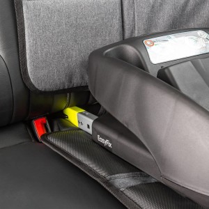 pol_pl_Mata-ochronna-pod-fotelik-ochraniacz-ISOFIX-REER-96_6.jpg