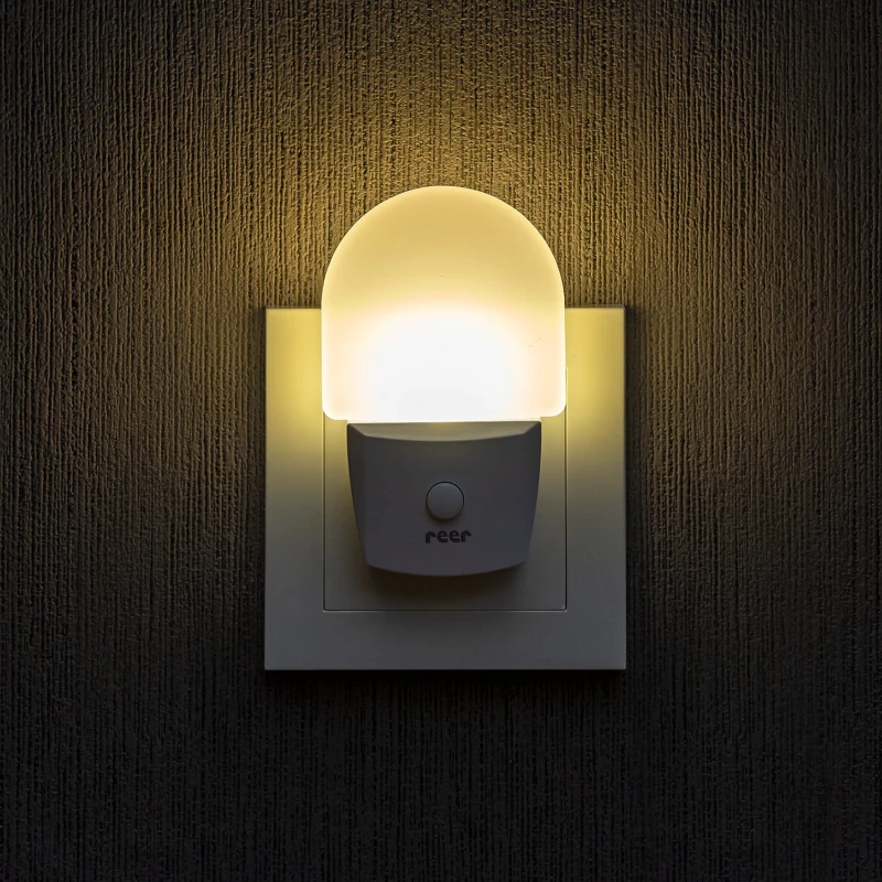 pol_pl_Lampka-nocna-NightGuide-LED-przycisk-On-Off-REER-488_8.jpg