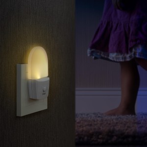 pol_pl_Lampka-nocna-NightGuide-LED-przycisk-On-Off-REER-488_9.jpg
