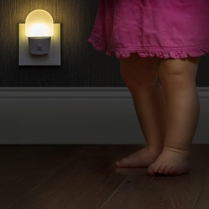 pol_pl_Lampka-nocna-NightGuide-LED-przycisk-On-Off-REER-488_10.jpg