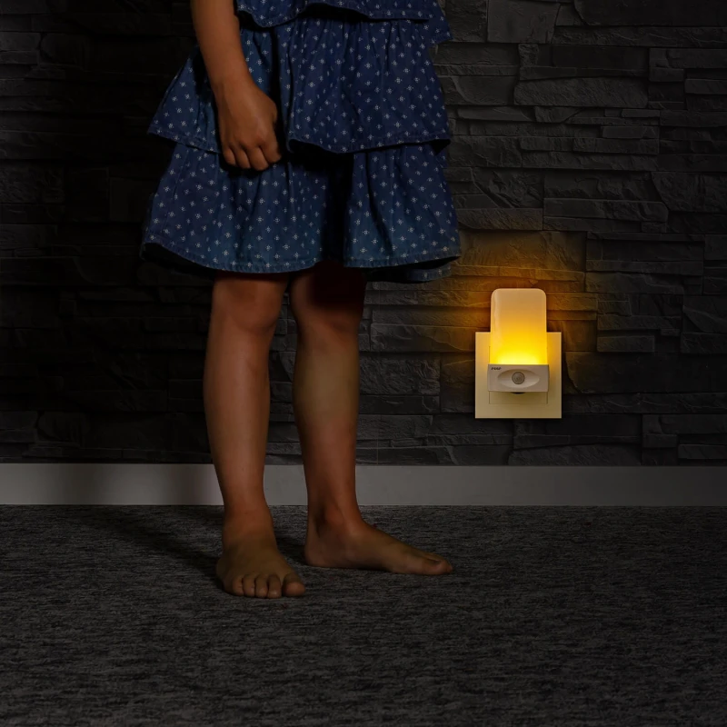 pol_pl_Lampka-nocna-led-czujnik-zmierzchu-ruchu-2szt-REER-842_5.jpg